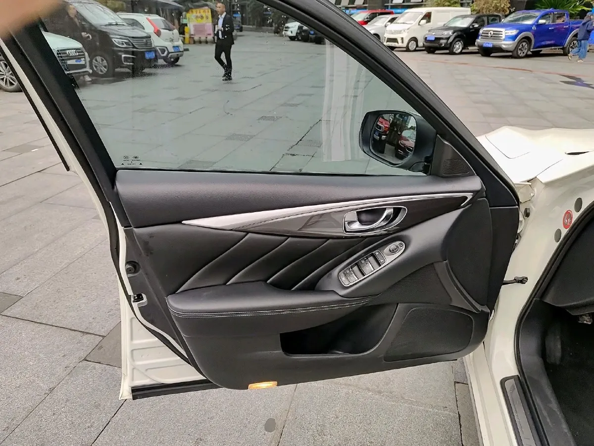 2021 Infiniti Q50L 2.0T 211HP L4 7AT,autocango,china used car exporter,china ev exporter,chinese used car exporter,chinese used ev exporter