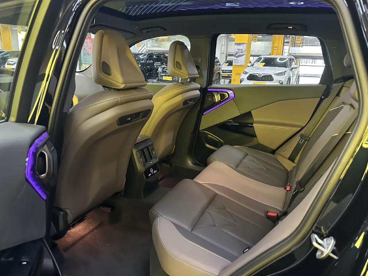 2025 BMW X3 2.0T 258HP L4 8AT,autocango,china used car exporter,china ev exporter,chinese used car exporter,chinese used ev exporter