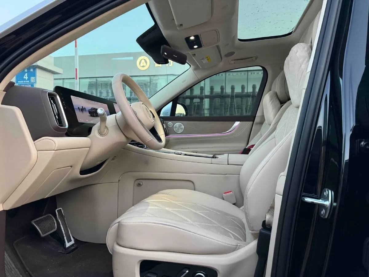 2025 AITO AITO M9 REEV 160HP REEV 52KWH,autocango,china used car exporter,china ev exporter,chinese used car exporter,chinese used ev exporter