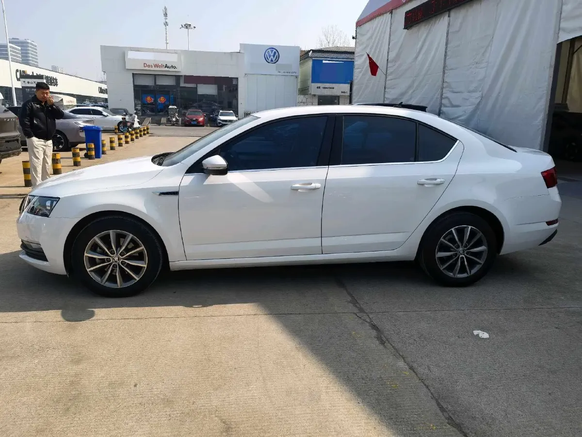 2018 Skoda Octavia 1.6L 110HP L4 6AT,autocango,china used car exporter,china ev exporter,chinese used car exporter,chinese used ev exporter