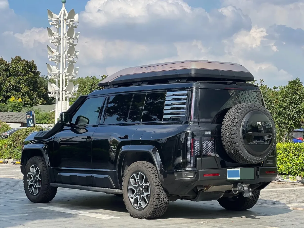 2024 YangWang U8 2.0T 272HP L4 REEV 49.05KWH,autocango,china used car exporter,china ev exporter,chinese used car exporter,chinese used ev exporter