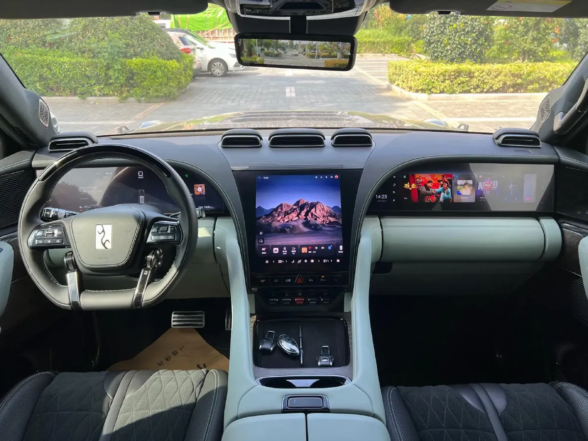 2024 YangWang U8 2.0T 272HP L4 REEV 49.05KWH,autocango,china used car exporter,china ev exporter,chinese used car exporter,chinese used ev exporter