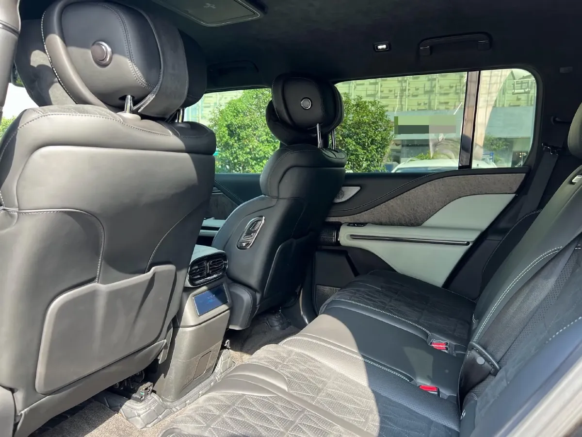 2024 YangWang U8 2.0T 272HP L4 REEV 49.05KWH,autocango,china used car exporter,china ev exporter,chinese used car exporter,chinese used ev exporter