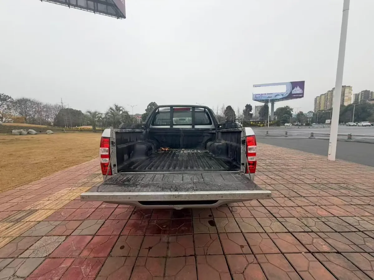 2019 Isuzu RE-MAX Jim 2.5T 129HP L4 6MT,autocango,china used car exporter,china ev exporter,chinese used car exporter,chinese used ev exporter