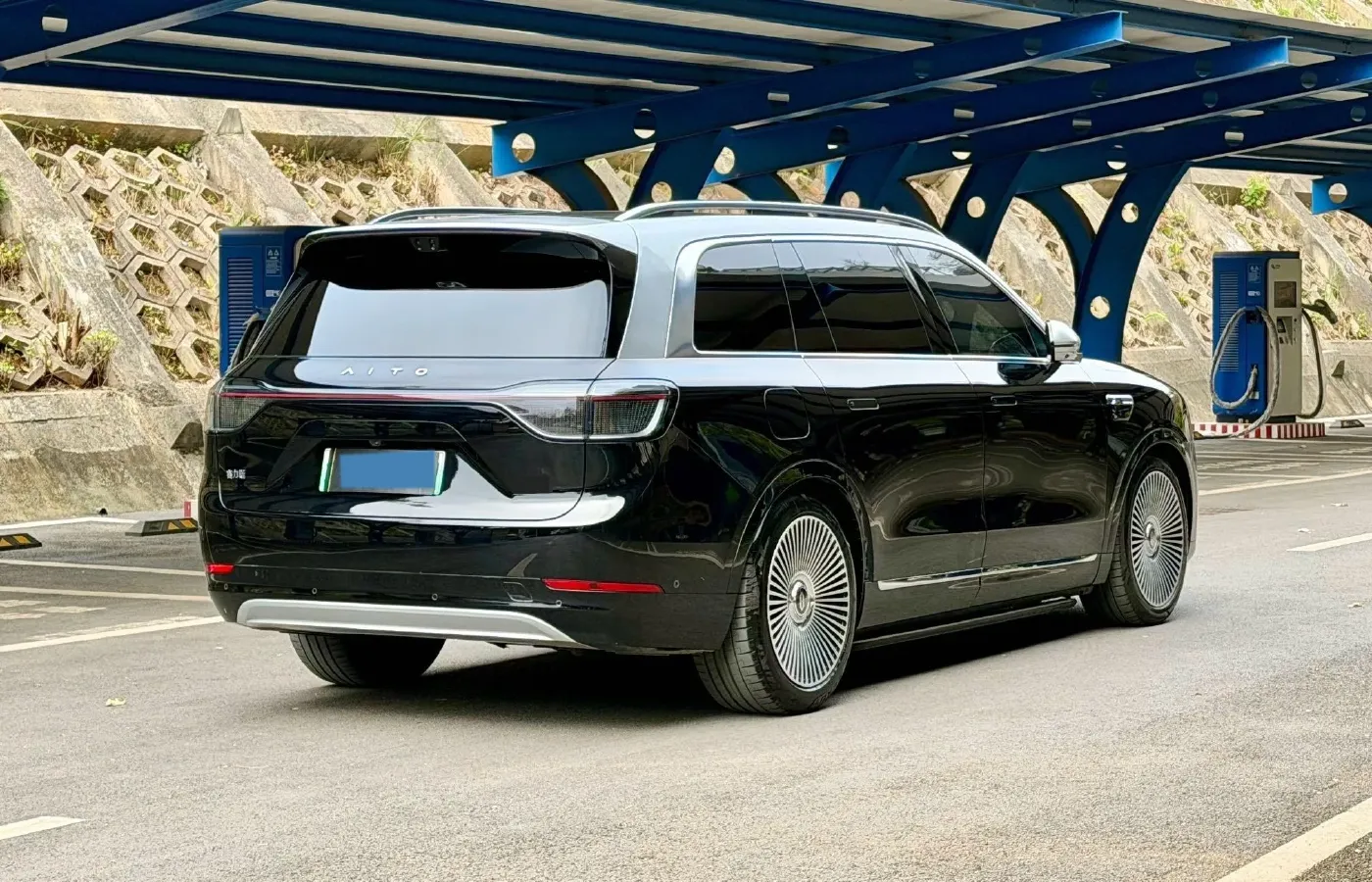 2025 AITO AITO M9 REEV 160HP REEV 52KWH,autocango,china used car exporter,china ev exporter,chinese used car exporter,chinese used ev exporter