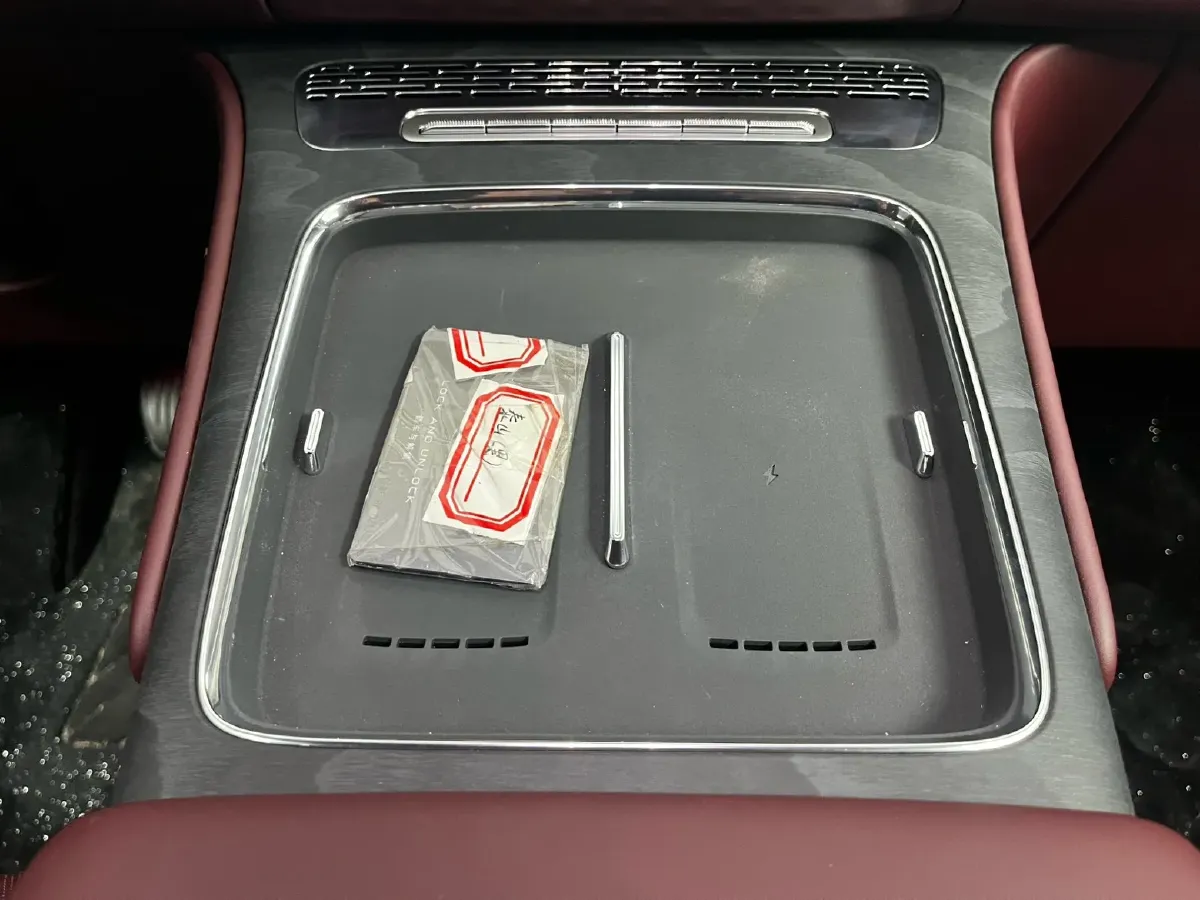 2026 Voyah 9L 1.5T 150HP L4 PHEV,autocango,china used car exporter,china ev exporter,chinese used car exporter,chinese used ev exporter