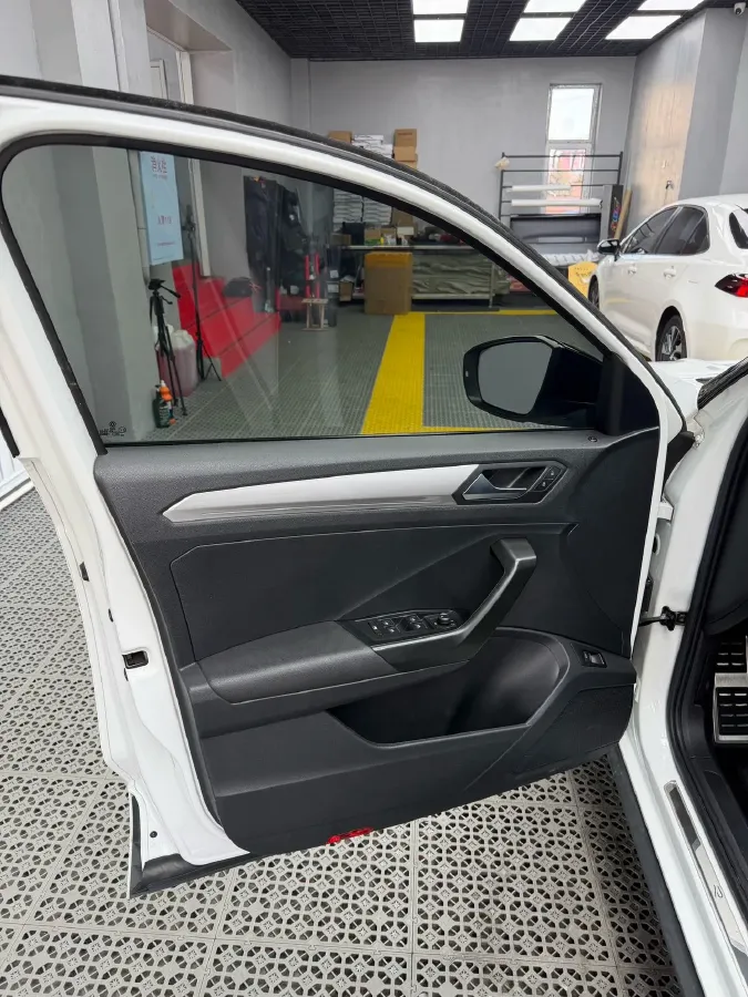 2022 Volkswagen T-Roc 1.4T 150HP L4 7DCT,autocango,china used car exporter,china ev exporter,chinese used car exporter,chinese used ev exporter