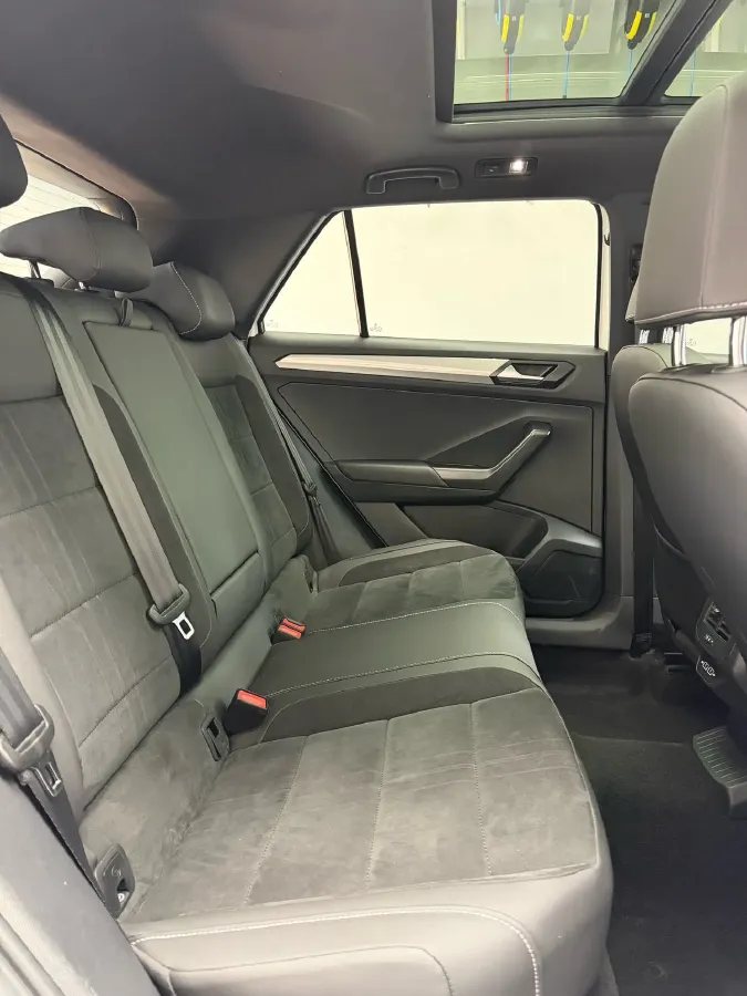 2022 Volkswagen T-Roc 1.4T 150HP L4 7DCT,autocango,china used car exporter,china ev exporter,chinese used car exporter,chinese used ev exporter