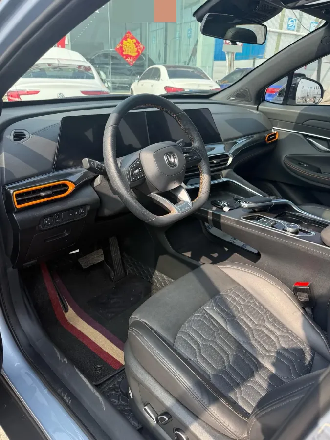 2022 ChangAn UNI-T 1.5T 188HP L4 7DCT,autocango,china used car exporter,china ev exporter,chinese used car exporter,chinese used ev exporter