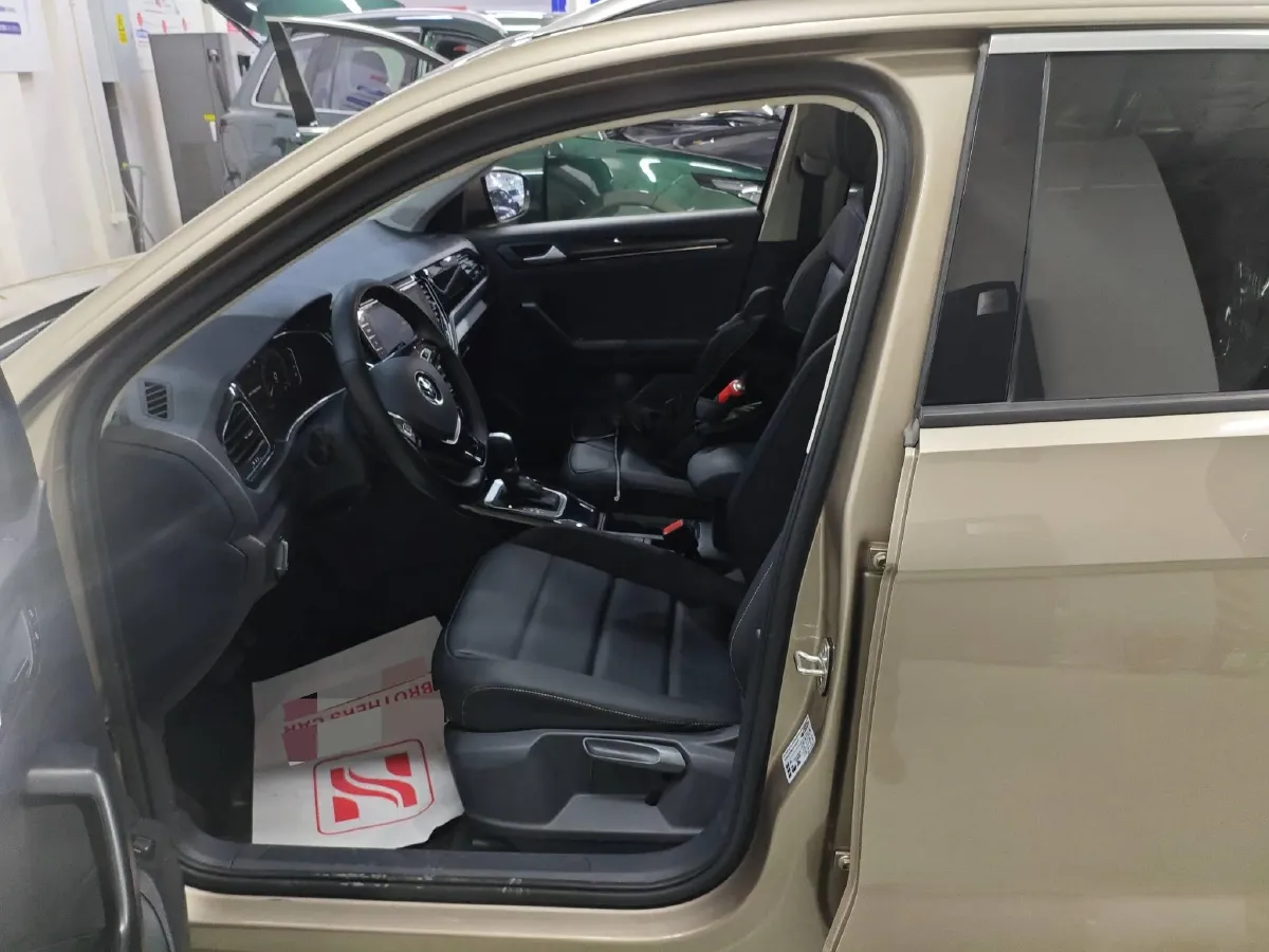 2021 Volkswagen T-Roc 1.4T 150HP L4 7DCT,autocango,china used car exporter,china ev exporter,chinese used car exporter,chinese used ev exporter