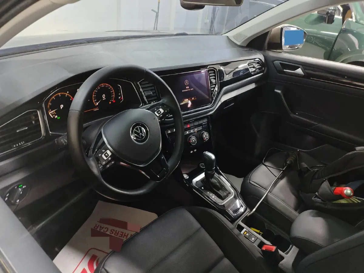 2021 Volkswagen T-Roc 1.4T 150HP L4 7DCT,autocango,china used car exporter,china ev exporter,chinese used car exporter,chinese used ev exporter
