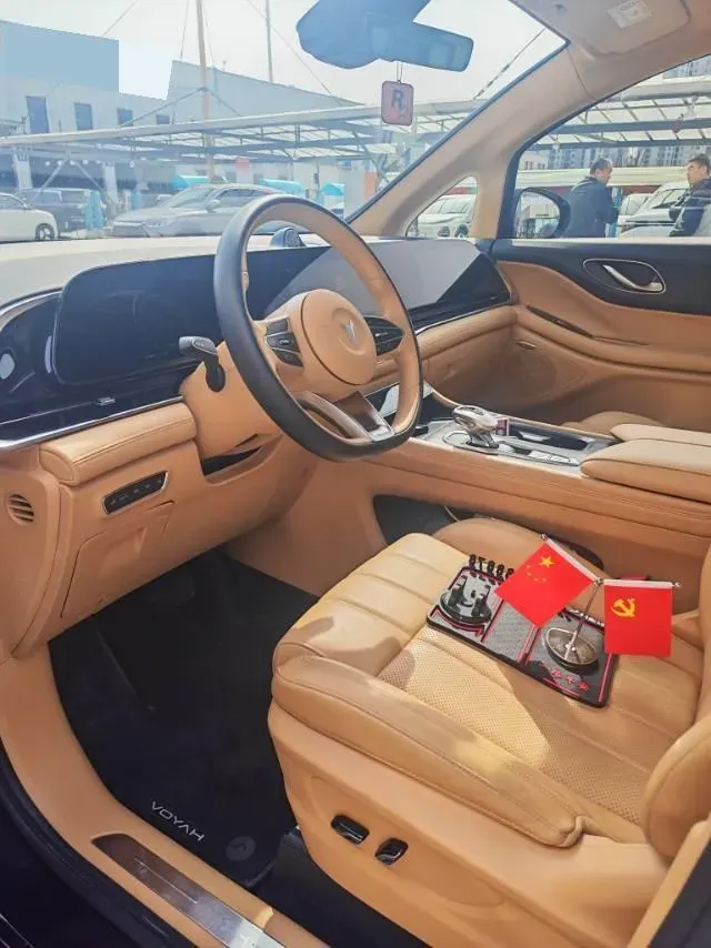 2024 Voyah Dream 1.5T 150HP L4 PHEV 43KWH,autocango,china used car exporter,china ev exporter,chinese used car exporter,chinese used ev exporter