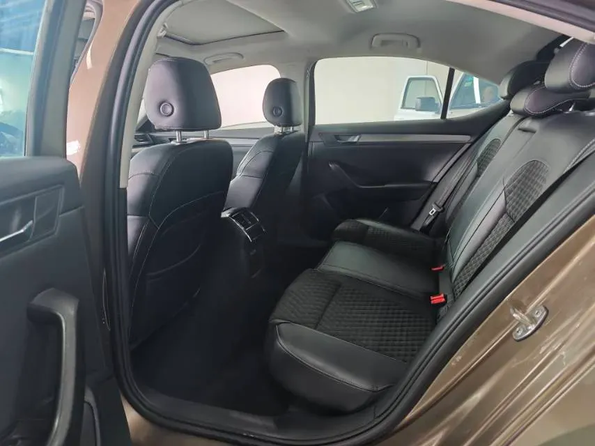 2018 Skoda Superb 1.8T 180HP L4 7DCT,autocango,china used car exporter,china ev exporter,chinese used car exporter,chinese used ev exporter