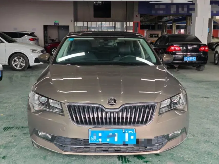 2018 Skoda Superb 1.8T 180HP L4 7DCT,autocango,china used car exporter,china ev exporter,chinese used car exporter,chinese used ev exporter