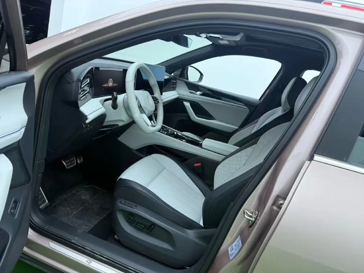 2024 Volkswagen Tiguan L 2.0T 186HP L4 7DCT,autocango,china used car exporter,china ev exporter,chinese used car exporter,chinese used ev exporter