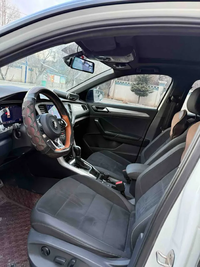 2022 Volkswagen T-Roc 1.4T 150HP L4 7DCT,autocango,china used car exporter,china ev exporter,chinese used car exporter,chinese used ev exporter
