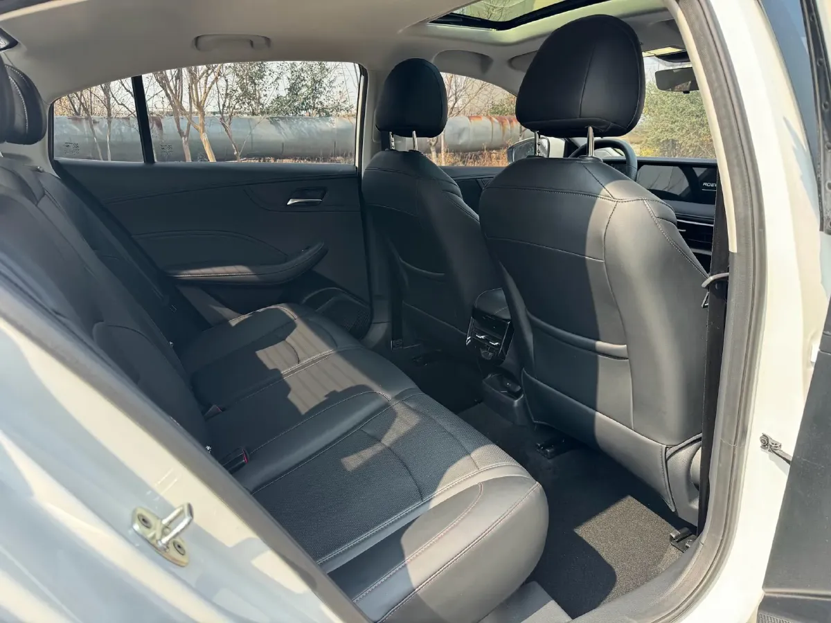 2023 Roewe i5 1.5L 129HP L4 CVT,autocango,china used car exporter,china ev exporter,chinese used car exporter,chinese used ev exporter