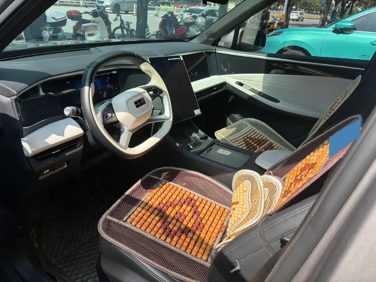 2023 Geely Galaxy L7 1.5T 163HP L4 3DHT PHEV 18.7KWH,autocango,china used car exporter,china ev exporter,chinese used car exporter,chinese used ev exporter