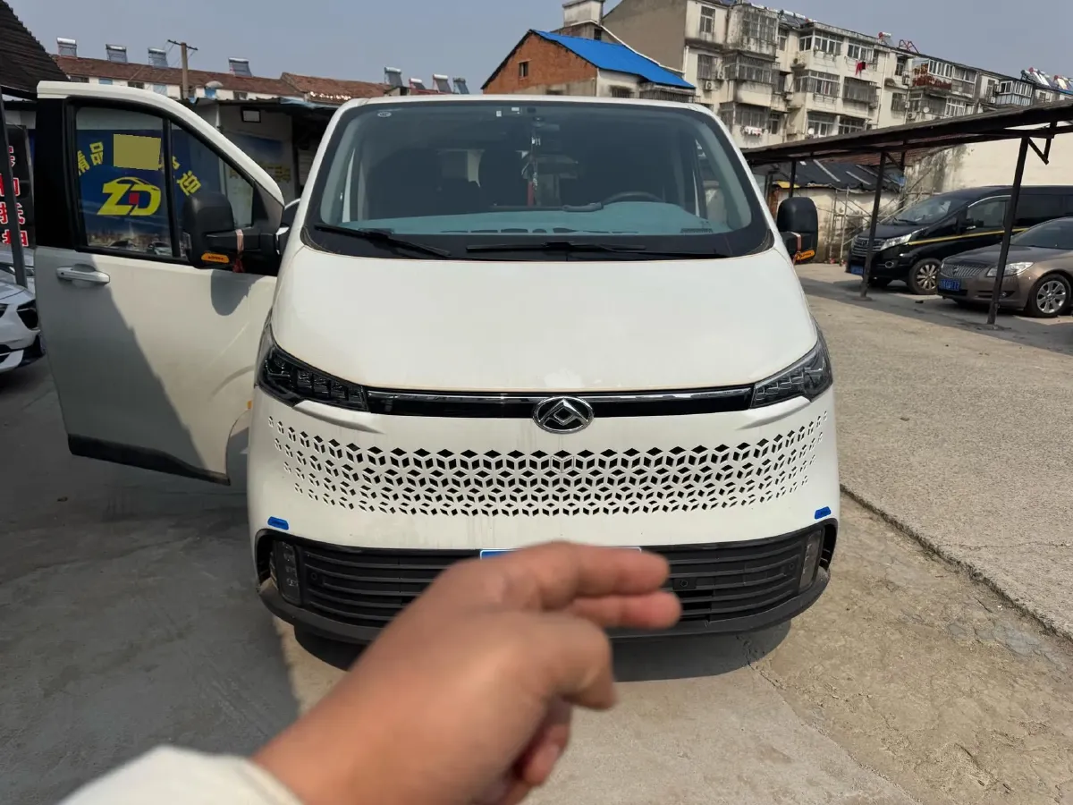 2023 MAXUS XinTu V70 2.0T 125HP L4 6MT,autocango,china used car exporter,china ev exporter,chinese used car exporter,chinese used ev exporter