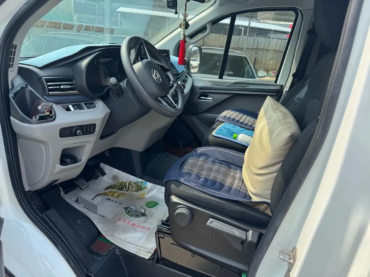 2023 MAXUS XinTu V70 2.0T 125HP L4 6MT,autocango,china used car exporter,china ev exporter,chinese used car exporter,chinese used ev exporter