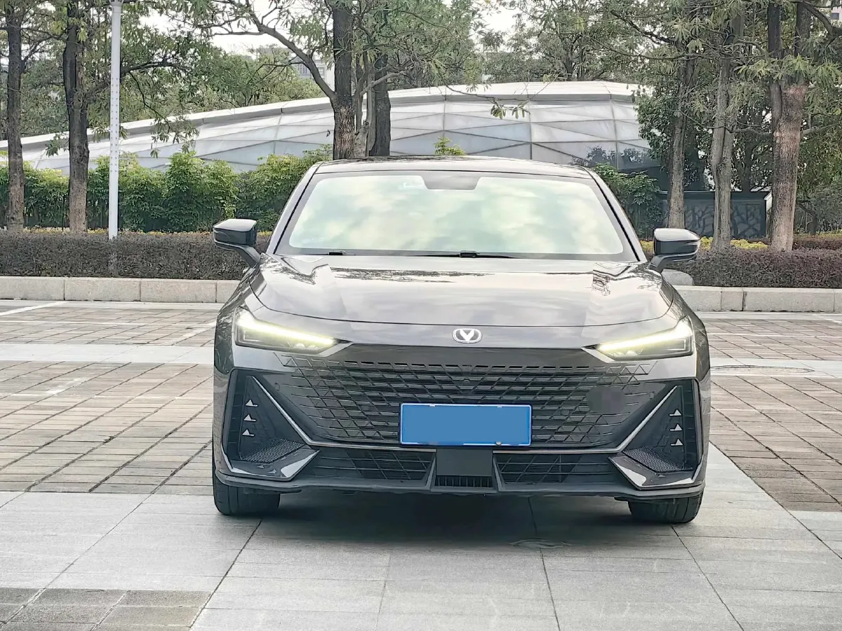 2022 ChangAn UNI-V 1.5T 188HP L4 7DCT,autocango,china used car exporter,china ev exporter,chinese used car exporter,chinese used ev exporter