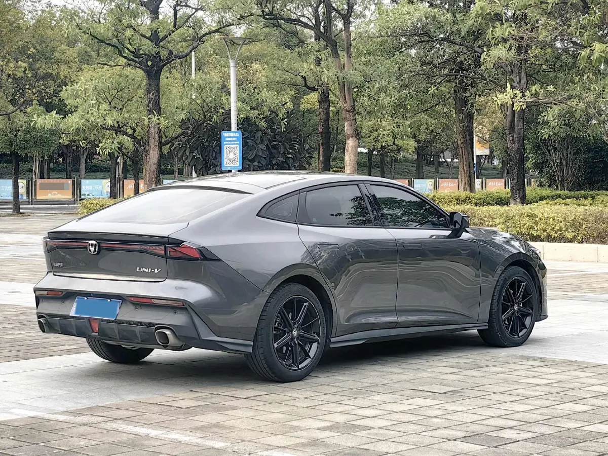 2022 ChangAn UNI-V 1.5T 188HP L4 7DCT,autocango,china used car exporter,china ev exporter,chinese used car exporter,chinese used ev exporter