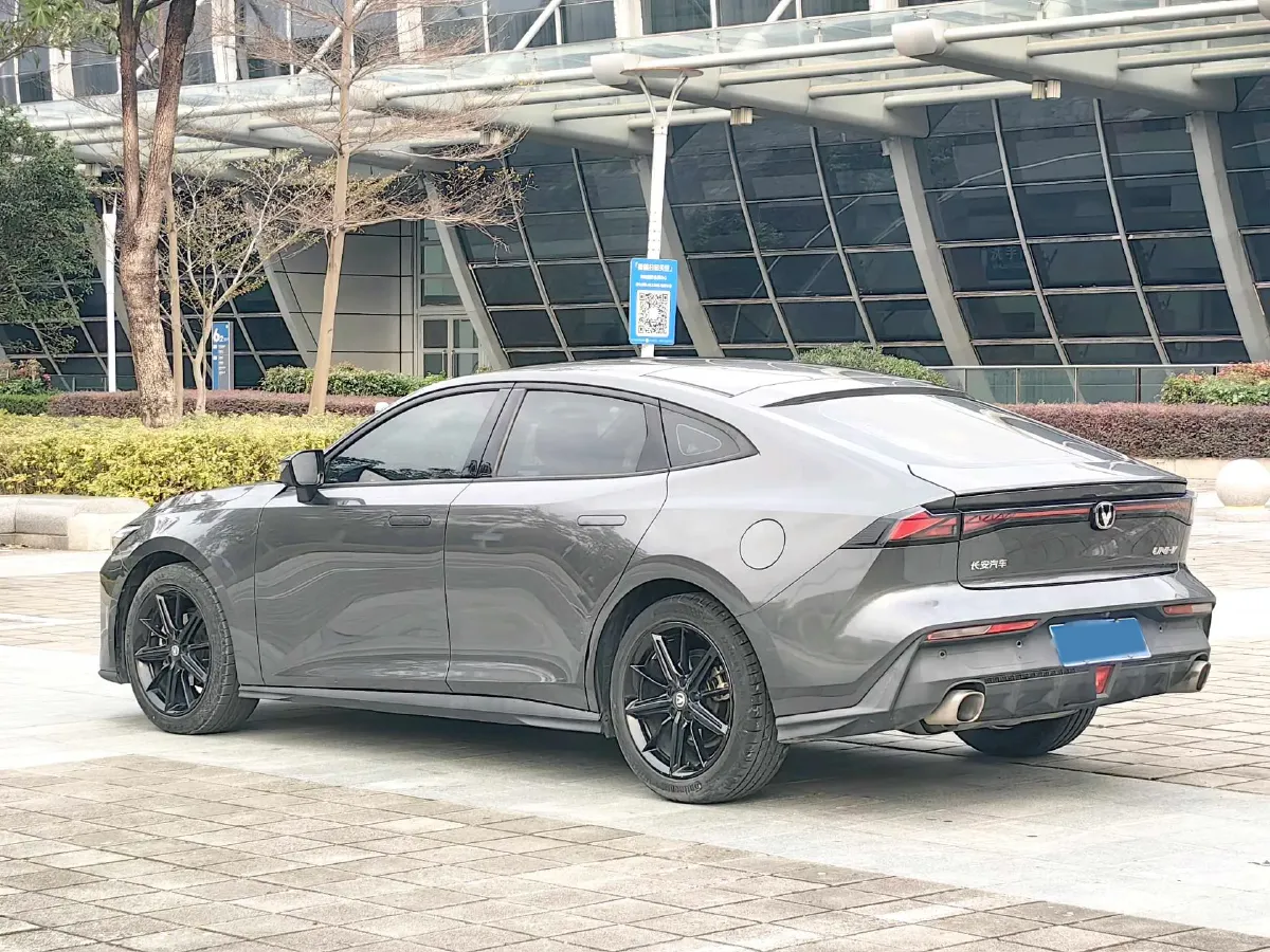 2022 ChangAn UNI-V 1.5T 188HP L4 7DCT,autocango,china used car exporter,china ev exporter,chinese used car exporter,chinese used ev exporter