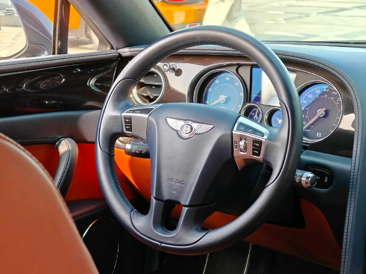 2017 Bentley Flying Spur 4.0T 528HP V8 8AT,autocango,china used car exporter,china ev exporter,chinese used car exporter,chinese used ev exporter