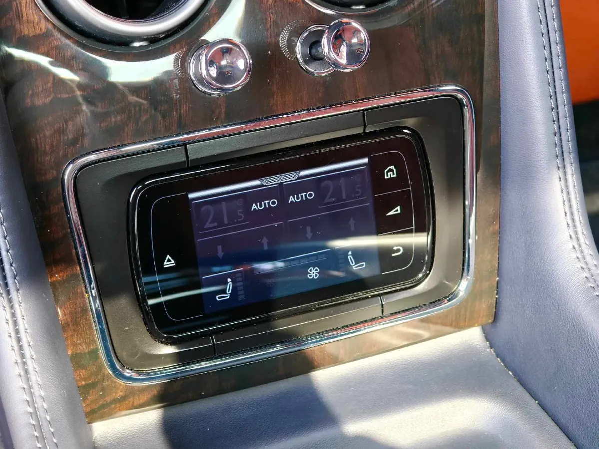 2017 Bentley Flying Spur 4.0T 528HP V8 8AT,autocango,china used car exporter,china ev exporter,chinese used car exporter,chinese used ev exporter