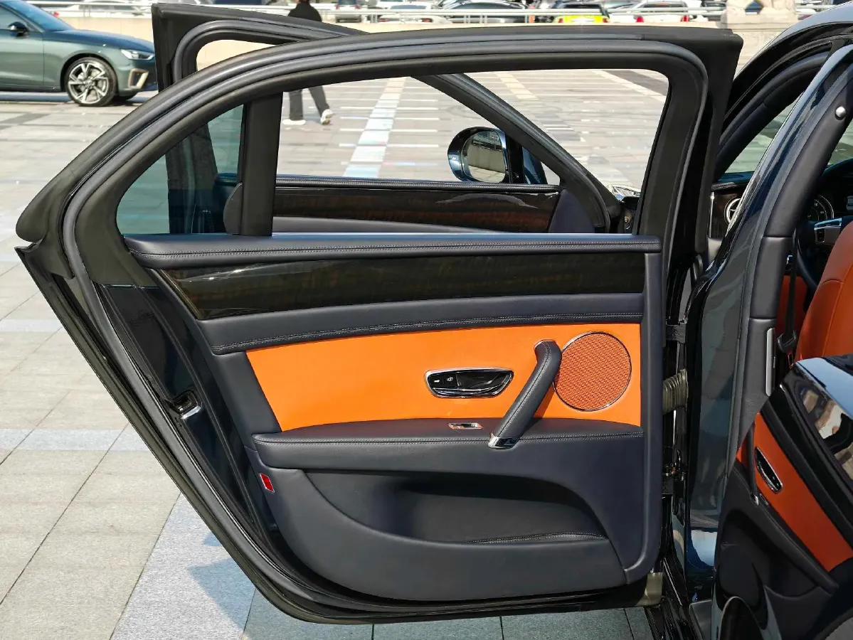 2017 Bentley Flying Spur 4.0T 528HP V8 8AT,autocango,china used car exporter,china ev exporter,chinese used car exporter,chinese used ev exporter