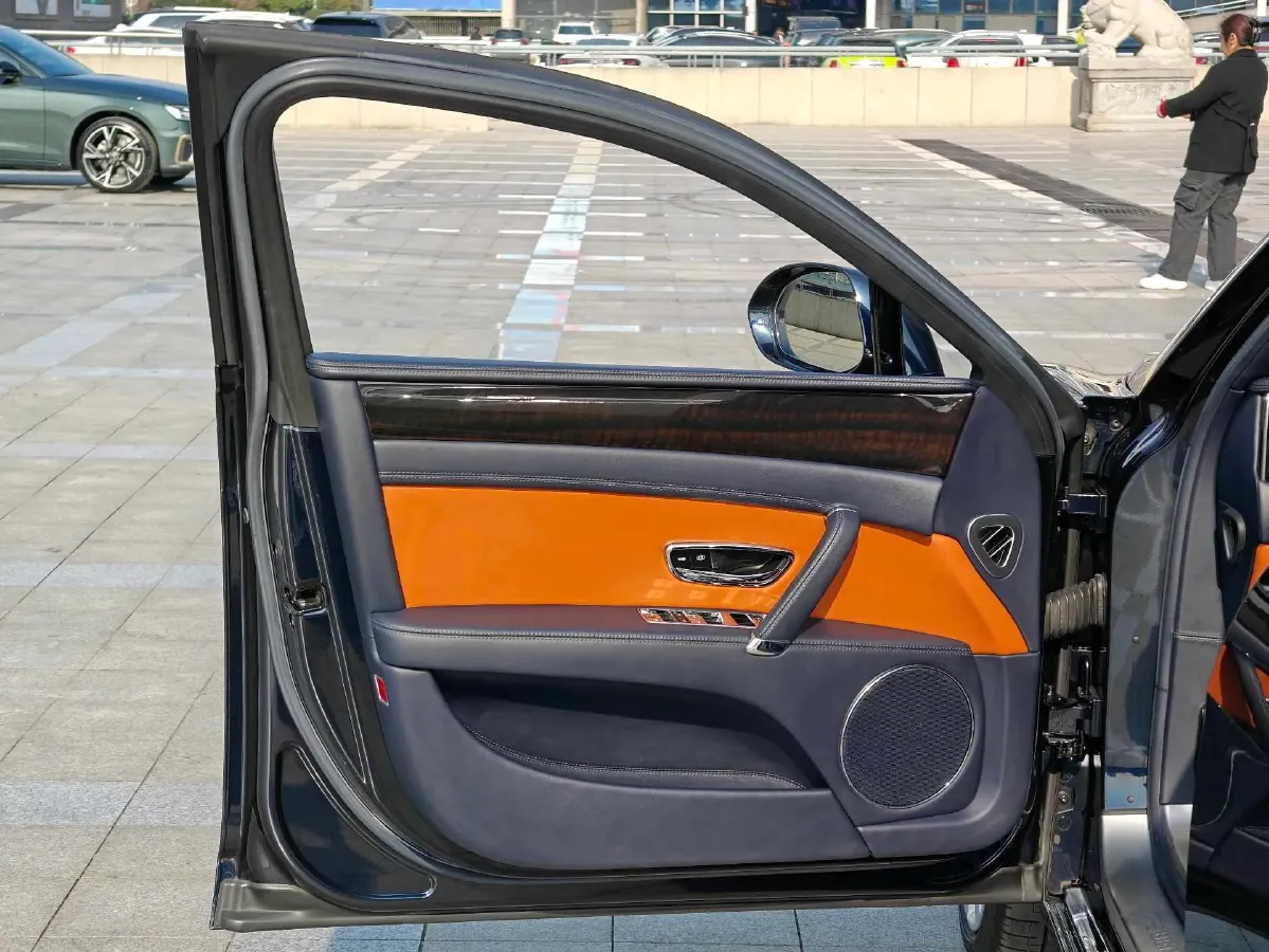 2017 Bentley Flying Spur 4.0T 528HP V8 8AT,autocango,china used car exporter,china ev exporter,chinese used car exporter,chinese used ev exporter