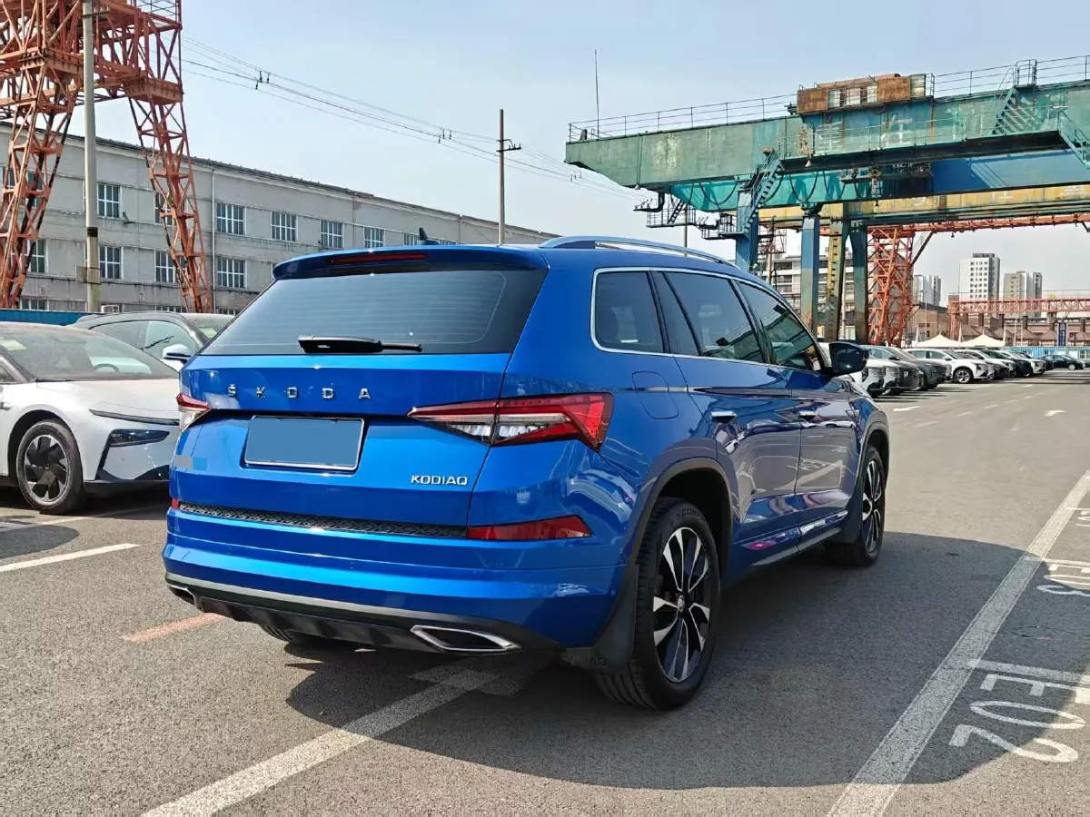 2022 Skoda Kodiak 2.0T 186HP L4 7DCT,autocango,china used car exporter,china ev exporter,chinese used car exporter,chinese used ev exporter