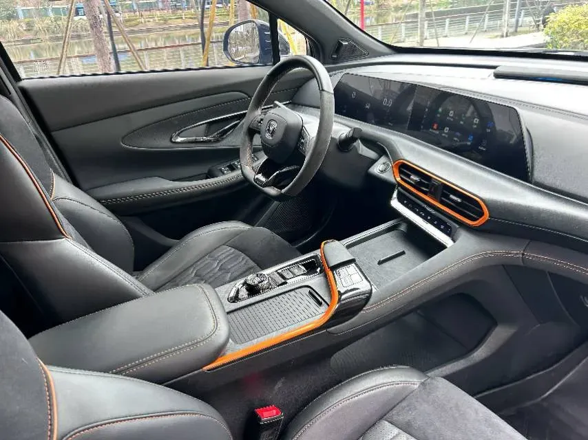 2022 ChangAn UNI-T 1.5T 188HP L4 7DCT,autocango,china used car exporter,china ev exporter,chinese used car exporter,chinese used ev exporter