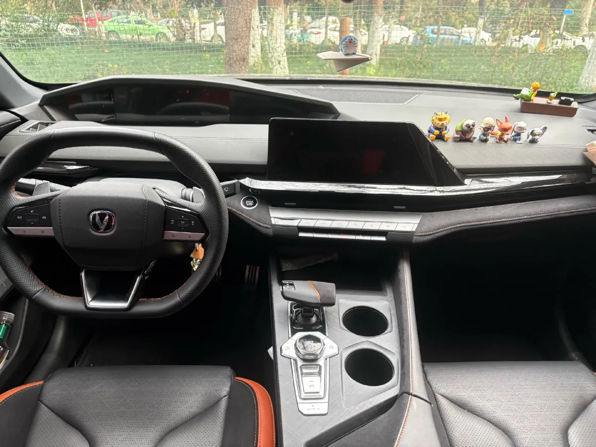 2022 ChangAn UNI-V 2.0T 233HP L4 8AT,autocango,china used car exporter,china ev exporter,chinese used car exporter,chinese used ev exporter