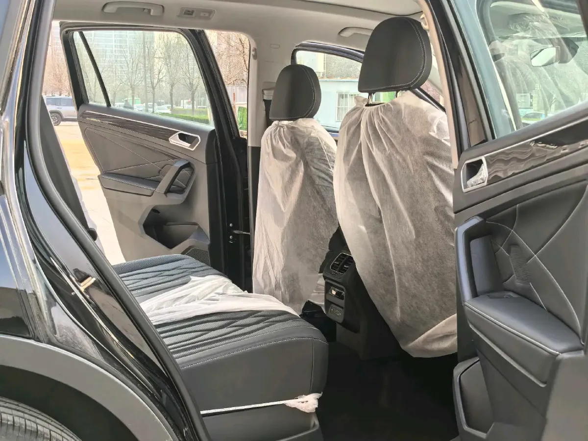 2023 Volkswagen Tiguan L 1.4T 150HP L4 6DCT PHEV 13KWH,autocango,china used car exporter,china ev exporter,chinese used car exporter,chinese used ev exporter