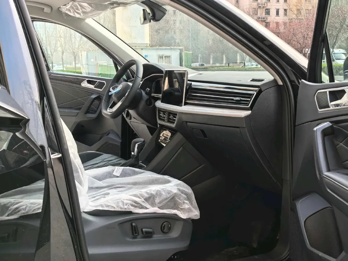 2023 Volkswagen Tiguan L 1.4T 150HP L4 6DCT PHEV 13KWH,autocango,china used car exporter,china ev exporter,chinese used car exporter,chinese used ev exporter