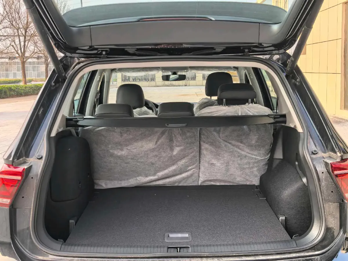 2023 Volkswagen Tiguan L 1.4T 150HP L4 6DCT PHEV 13KWH,autocango,china used car exporter,china ev exporter,chinese used car exporter,chinese used ev exporter