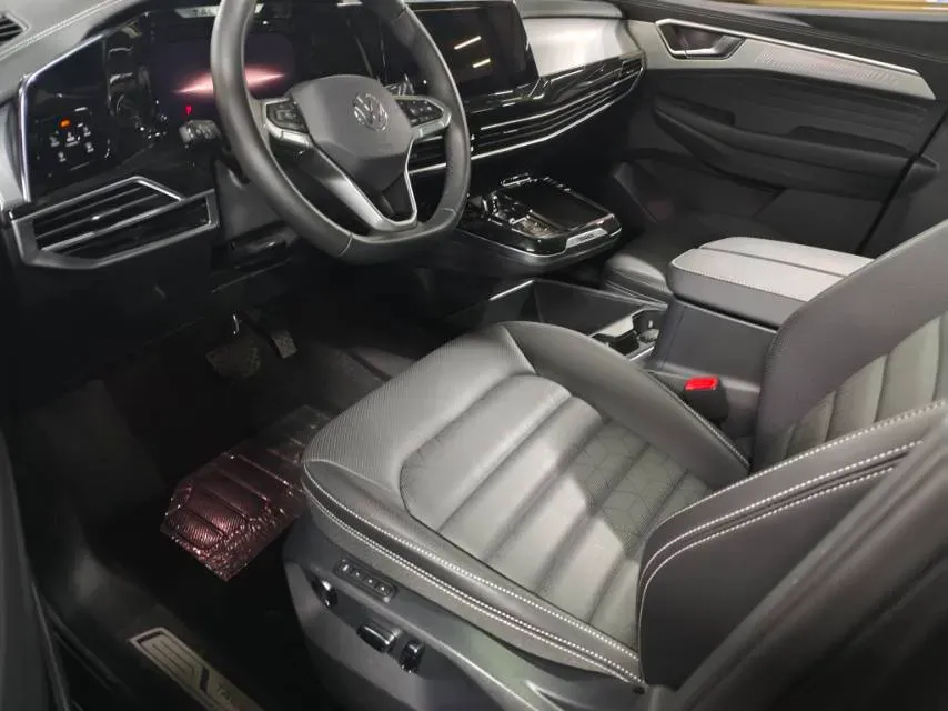 2025 Volkswagen Talagon 2.0T 220HP L4 7DCT,autocango,china used car exporter,china ev exporter,chinese used car exporter,chinese used ev exporter