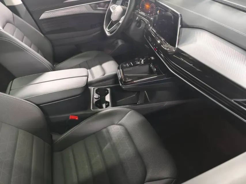 2025 Volkswagen Talagon 2.0T 220HP L4 7DCT,autocango,china used car exporter,china ev exporter,chinese used car exporter,chinese used ev exporter