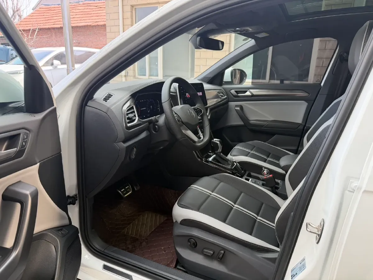 2025 Volkswagen T-Roc 1.5T 160HP L4 7DCT,autocango,china used car exporter,china ev exporter,chinese used car exporter,chinese used ev exporter