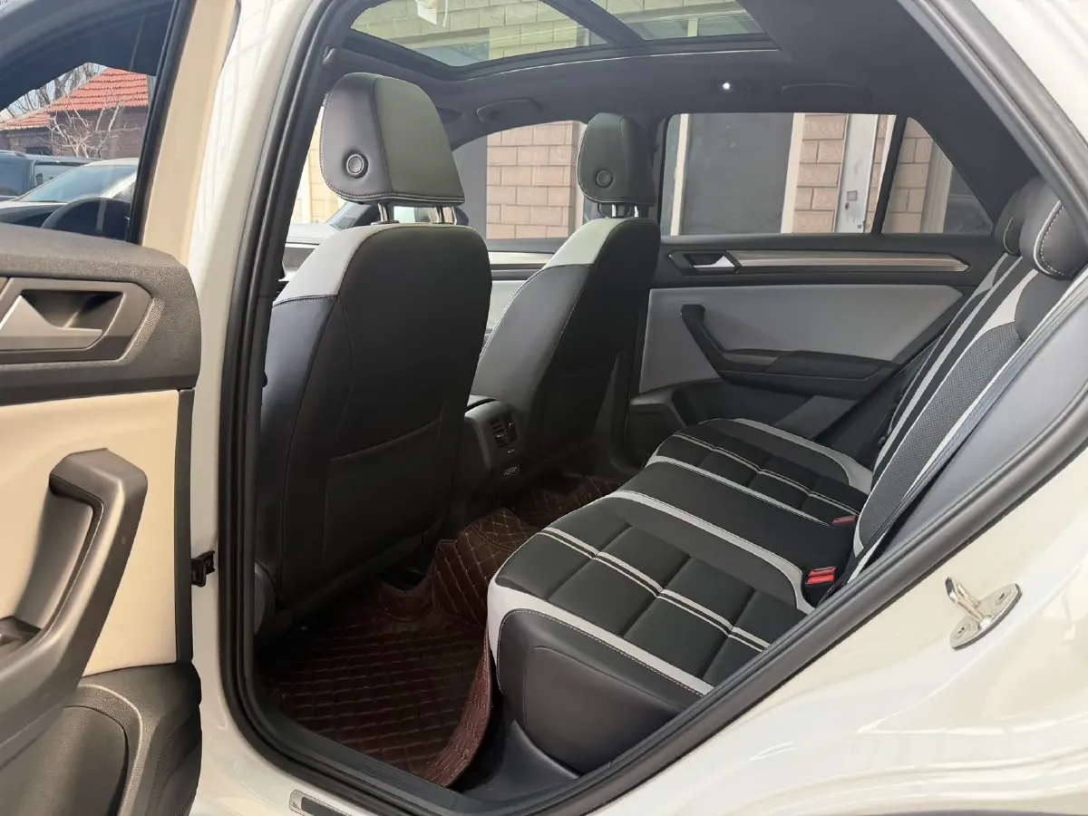 2025 Volkswagen T-Roc 1.5T 160HP L4 7DCT,autocango,china used car exporter,china ev exporter,chinese used car exporter,chinese used ev exporter