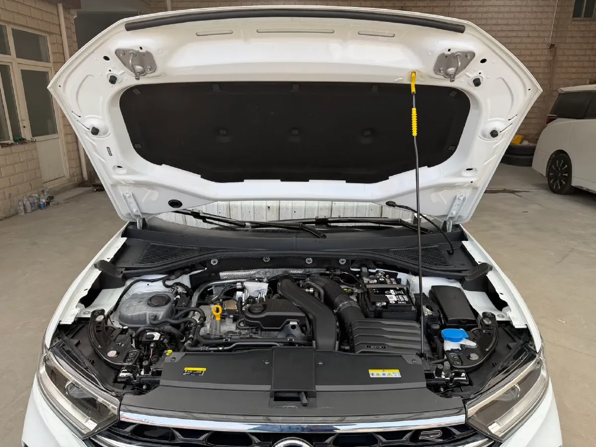 2025 Volkswagen T-Roc 1.5T 160HP L4 7DCT,autocango,china used car exporter,china ev exporter,chinese used car exporter,chinese used ev exporter