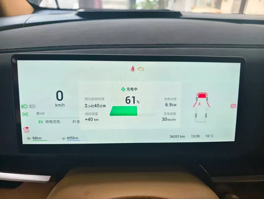 2025 Voyah Dream 1.5T 150HP L4 PHEV 41.7KWH,autocango,china used car exporter,china ev exporter,chinese used car exporter,chinese used ev exporter