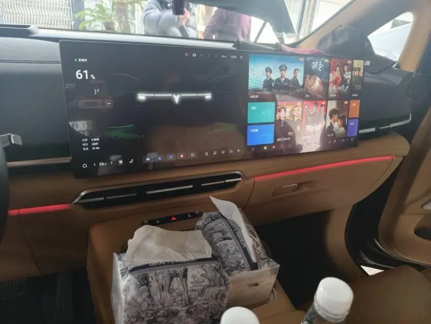 2025 Voyah Dream 1.5T 150HP L4 PHEV 41.7KWH,autocango,china used car exporter,china ev exporter,chinese used car exporter,chinese used ev exporter