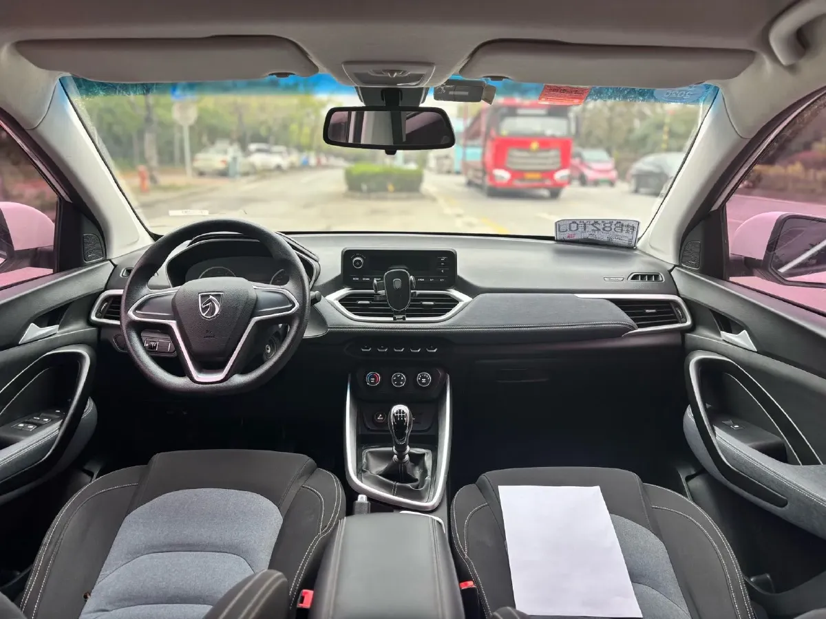 2018 BaoJun 530 1.5T 150HP L4 6MT,autocango,china used car exporter,china ev exporter,chinese used car exporter,chinese used ev exporter