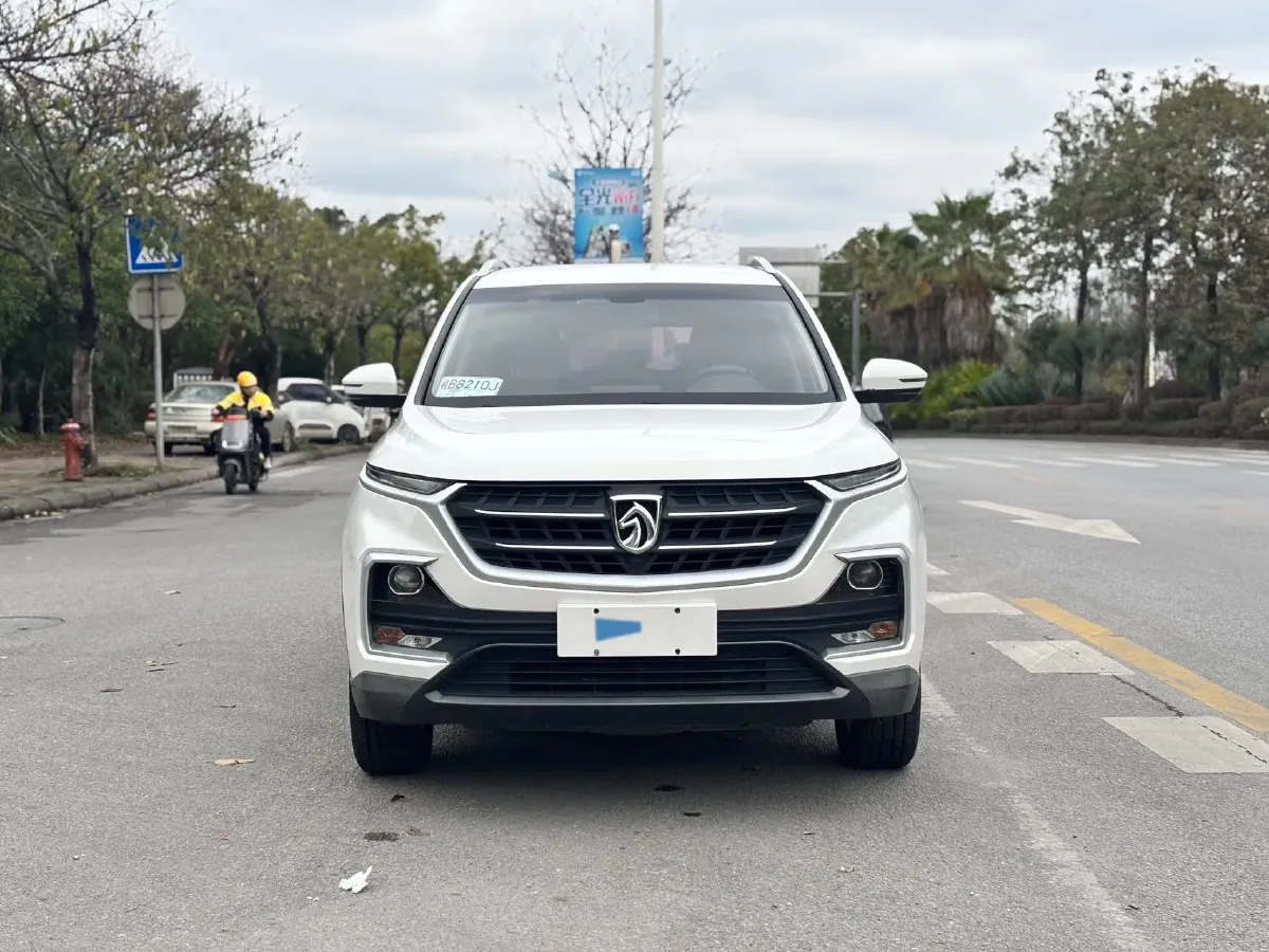 2018 BaoJun 530 1.5T 150HP L4 6MT,autocango,china used car exporter,china ev exporter,chinese used car exporter,chinese used ev exporter
