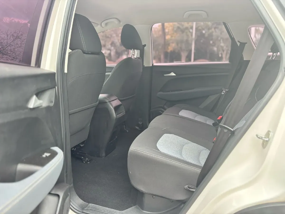 2018 BaoJun 530 1.5T 150HP L4 6MT,autocango,china used car exporter,china ev exporter,chinese used car exporter,chinese used ev exporter