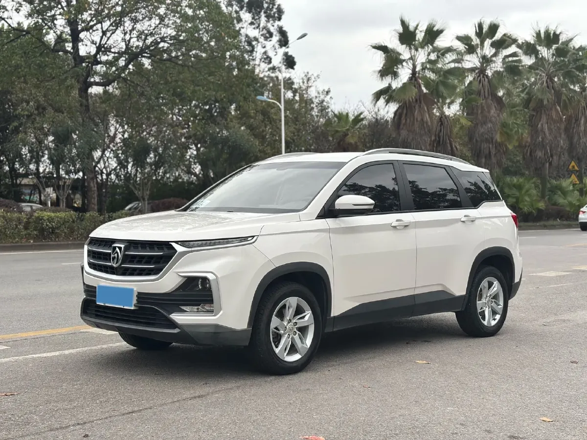 2018 BaoJun 530 1.5T 150HP L4 6MT,autocango,china used car exporter,china ev exporter,chinese used car exporter,chinese used ev exporter