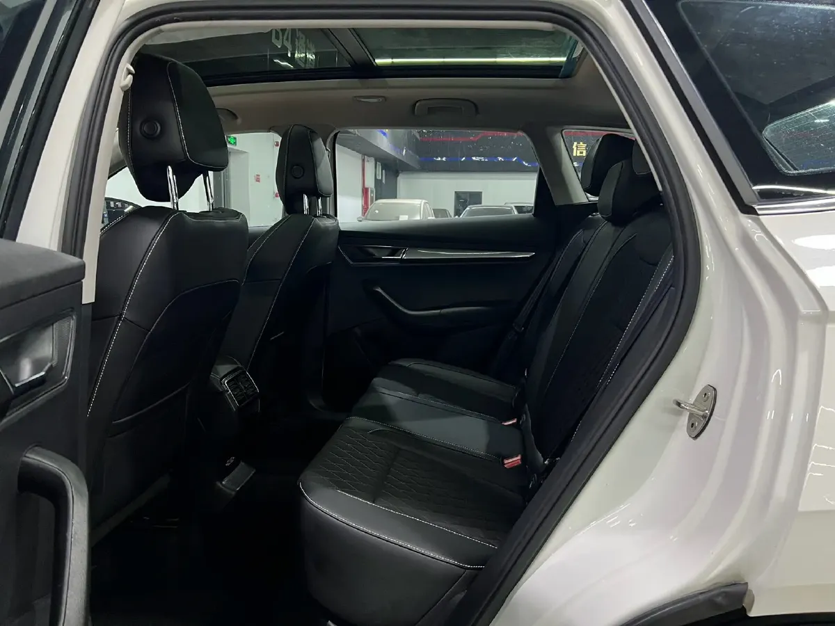 2020 Skoda Karoq 1.4T 150HP L4 7DCT,autocango,china used car exporter,china ev exporter,chinese used car exporter,chinese used ev exporter