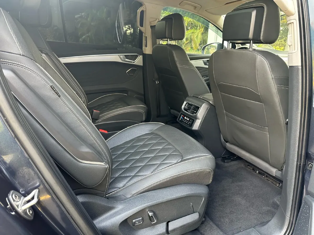 2021 Volkswagen Talagon 2.5T 299HP V6 7DCT,autocango,china used car exporter,china ev exporter,chinese used car exporter,chinese used ev exporter